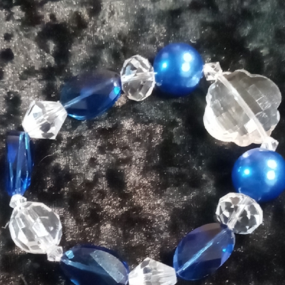 Blue and Crystal Beaded Bracelet with Crystal Accents.